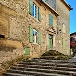La Tour De Pezene Bed & Breakfast 3*
