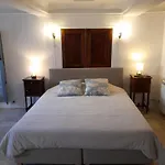 לינה וארוחת בוקר La Tour De Pezene אנדוזה