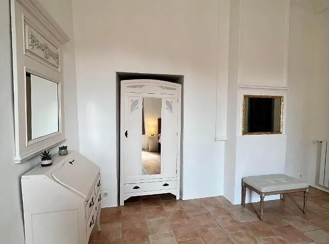 Bed & Breakfast La Tour De Pezene 3*